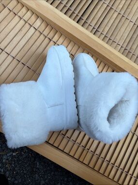 Rouge Helium White Faux-Fur Winter Booties